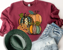 Load image into Gallery viewer, Women's Fall Hand Drawn Pumpkins Design Pretty Watercolors Pumpkins Sweatshirt