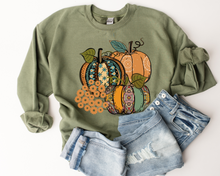 Load image into Gallery viewer, Women&#39;s Fall Hand Drawn Pumpkins Design Pretty Watercolors Pumpkins Sweatshirt
