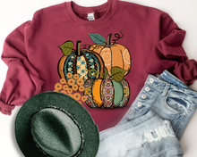 Load image into Gallery viewer, Women&#39;s Fall Hand Drawn Pumpkins Design Pretty Watercolors Pumpkins Sweatshirt
