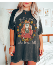 Load image into Gallery viewer, Women&#39;s Cute Fall Comfort Colors® T-Shirt, Women&#39;s Just A Girl Who Loves Fall Lover T-Shirt
